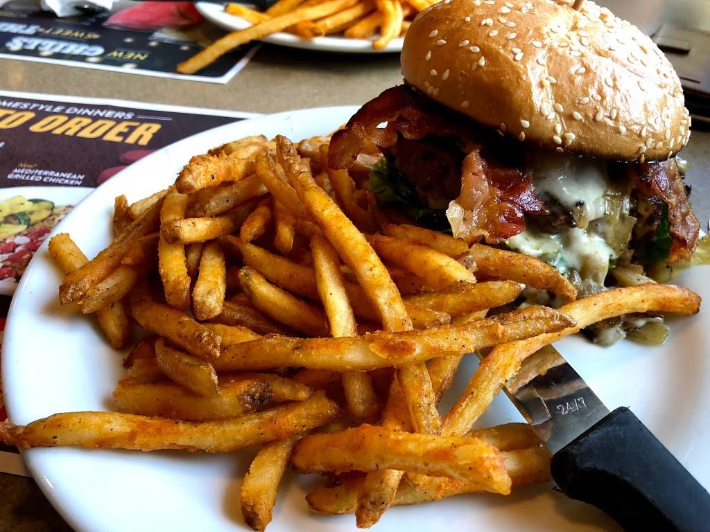 Wendys | restaurant | 5824 Central Florida Pkwy, Orlando, FL 32821, USA | 4072394134 OR +1 407-239-4134