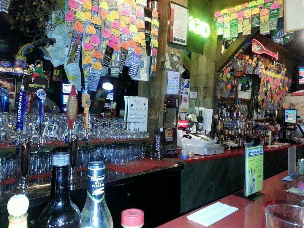 Houlahans Tavern & Grill | restaurant | 208 W Lincoln Hwy, Waterman, IL 60556, USA | 8152643333 OR +1 815-264-3333