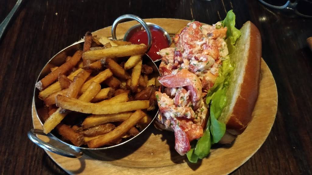 Portside Tavern | restaurant | 72 North St, Hyannis, MA 02601, USA | 5085349600 OR +1 508-534-9600