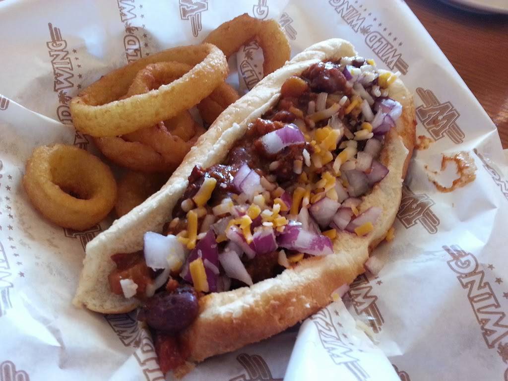 Wild Wing | restaurant | 5955 Latimer Dr #4, Mississauga, ON L5V 0B7, Canada | 9058171444 OR +1 905-817-1444