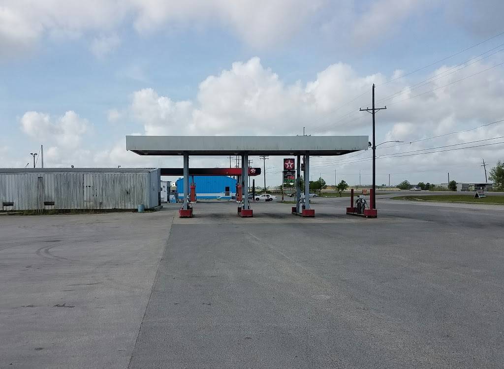 Paradise Restaurant | restaurant | 2101 Paris Rd, New Orleans, LA 70129, USA | 5042778054 OR +1 504-277-8054