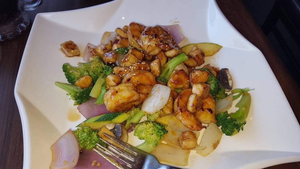 Komo | restaurant | 221 Bedford Ave, Bellmore, NY 11710, USA | 5167811899 OR +1 516-781-1899