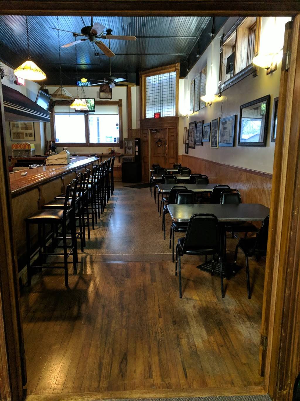 Elis Bar and Grille | restaurant | 302 N Main St, Hudson, IN 46747, USA | 2605873377 OR +1 260-587-3377