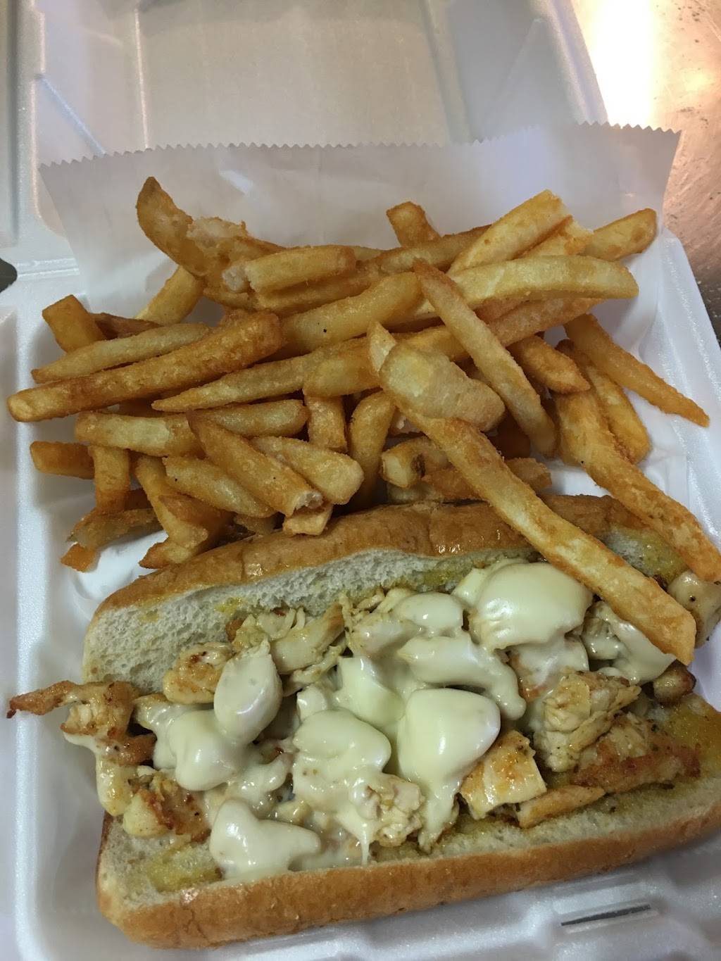 Sharks fish and chicken wynnton | restaurant | 1841 Wynnton Rd, Columbus, GA 31906, USA | 7062250361 OR +1 706-225-0361