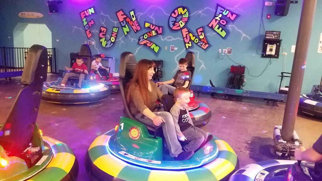 Fun Zone | restaurant | 2011 63rd St, Downers Grove, IL 60516, USA | 6304892333 OR +1 630-489-2333