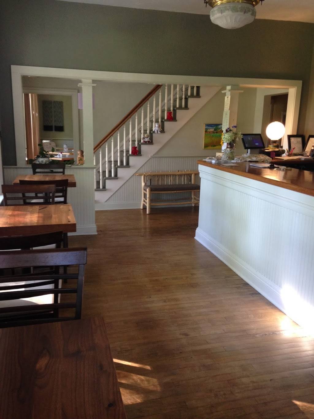 Hotel Washington Restaurant and Studio | restaurant | 354 Range Line Rd, Washington, WI 54246, USA | 9208473010 OR +1 920-847-3010