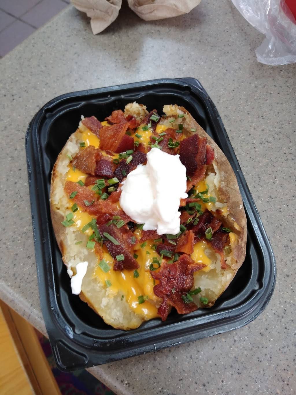 Wendys | restaurant | 90 Airport Rd, Hartford, CT 06114, USA | 8602008652 OR +1 860-200-8652