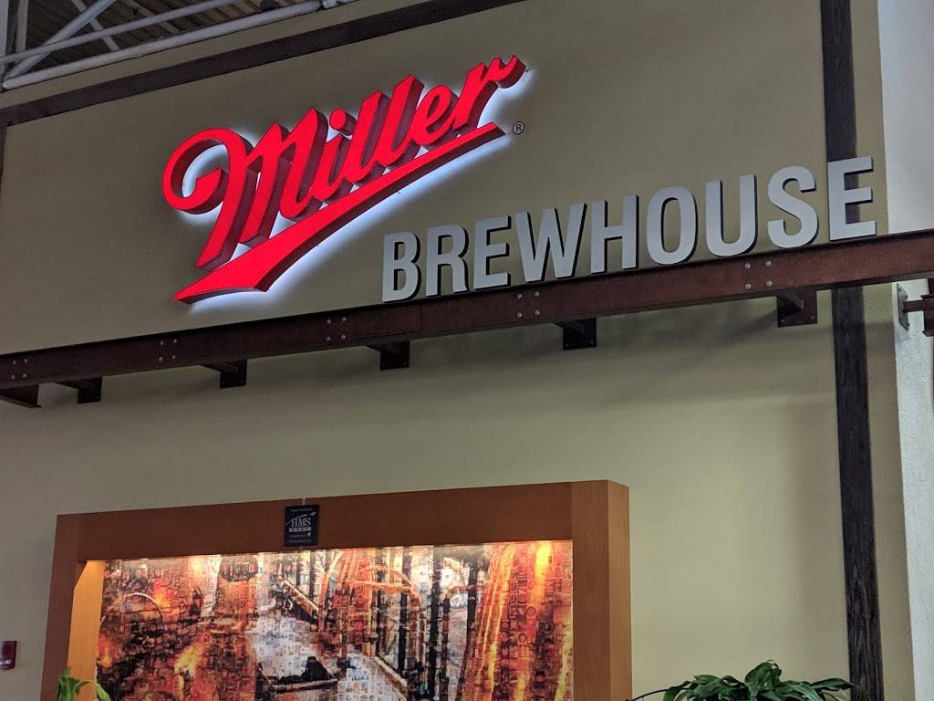 Miller Brewhouse | restaurant | 5300 S Howell Ave, Milwaukee, WI 53207, USA | 4147475300 OR +1 414-747-5300