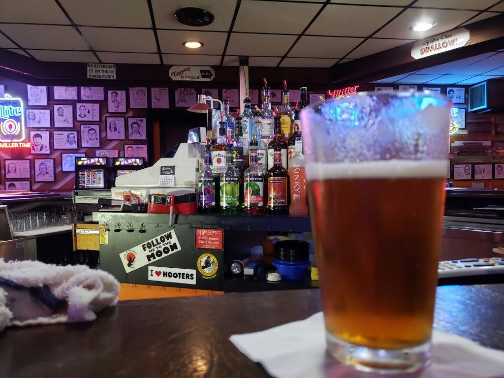 Joes Knight Hawk Restaurant | restaurant | 1002 W Bremer Ave, Waverly, IA 50677, USA | 3193522862 OR +1 319-352-2862