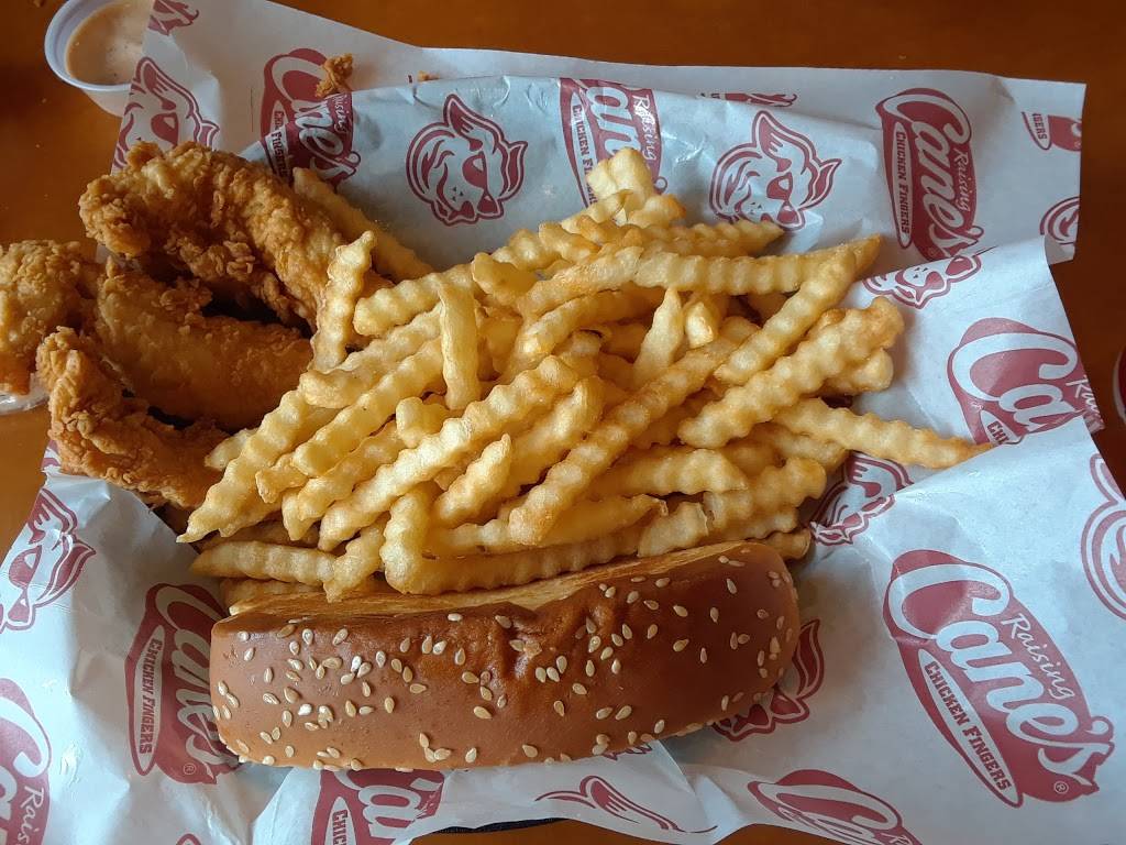 Raising Canes Chicken Fingers | meal takeaway | 1250 Bardstown Rd #5, Louisville, KY 40204, USA | 5028221188 OR +1 502-822-1188
