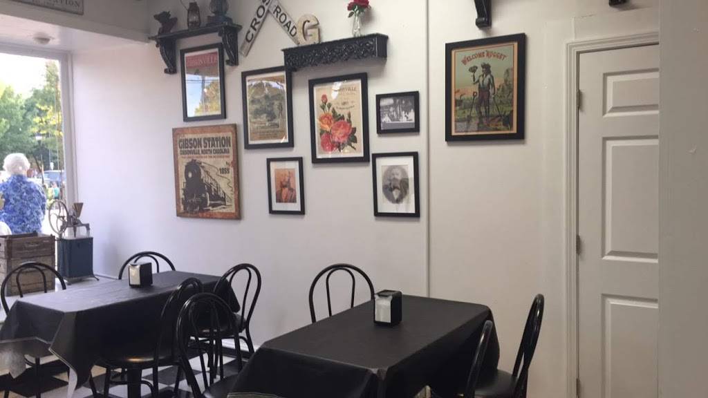 Maple Views County Line Creamery Company | restaurant | 113 E Main St, Gibsonville, NC 27249, USA | 3364466515 OR +1 336-446-6515