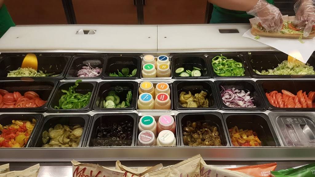 Subway | restaurant | Sheppard Plaza, 626A Sheppard Ave W, North York, ON M3H 2S1, Canada | 4166380356 OR +1 416-638-0356