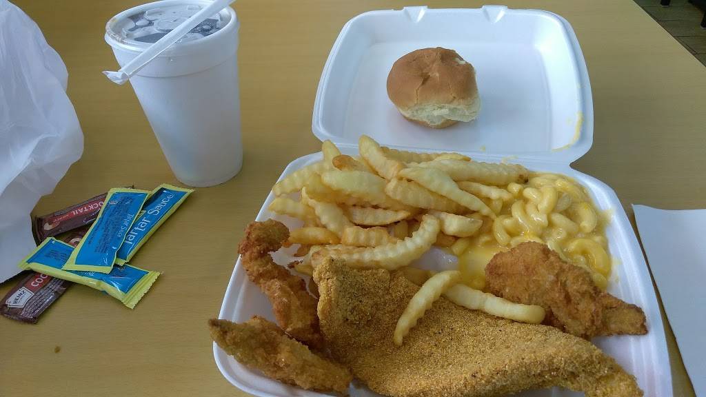 Lisas Chicken | restaurant | 1401 E Pioneer Pkwy, Arlington, TX 76010, USA | 8178600012 OR +1 817-860-0012