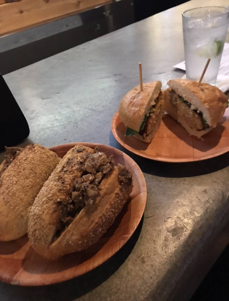 Cavos Bar & Kitchen | restaurant | 900 E Washington St, Orlando, FL 32801, USA | 3213527600 OR +1 321-352-7600