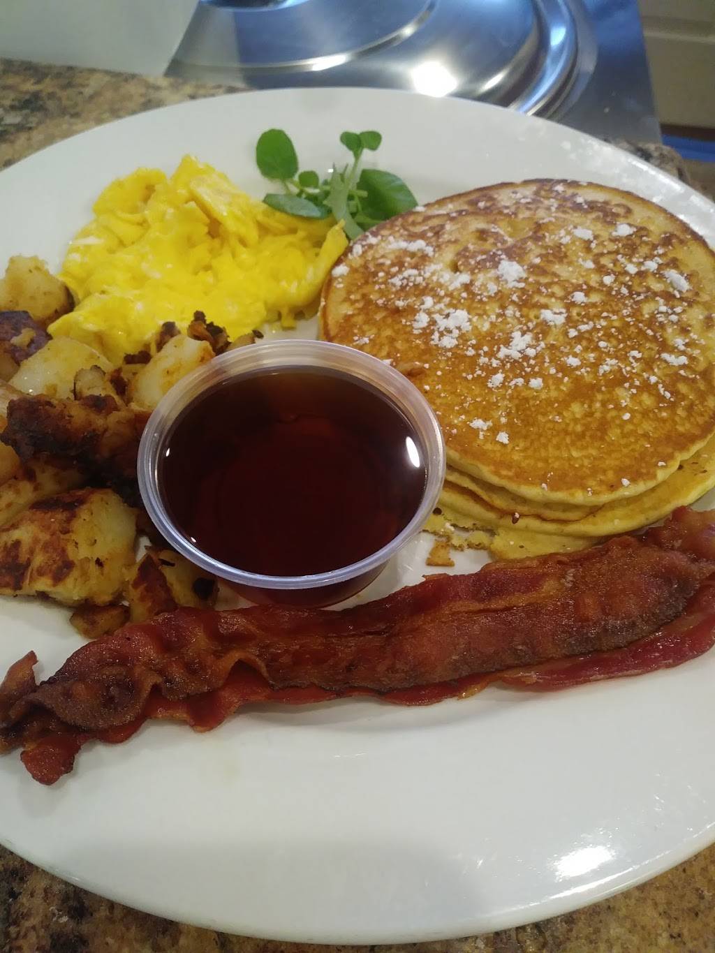 Un Arret Cafe | restaurant | 176 Pine St, Northampton, MA 01062, USA | 4137273236 OR +1 413-727-3236