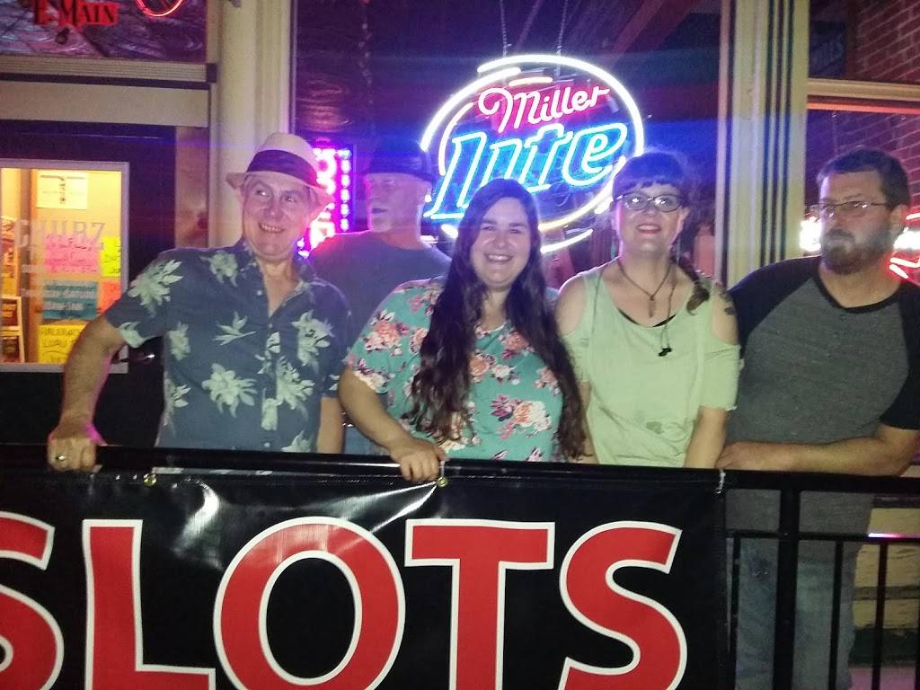 Chubz Pub & Grub | restaurant | 120 E Main St, Warren, IL 61087, USA | 8157453333 OR +1 815-745-3333