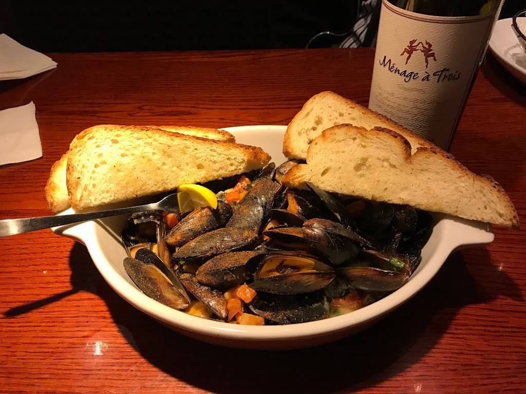 Red Lobster | restaurant | 4485 Main St, Bridgeport, CT 06606, USA | 2033714848 OR +1 203-371-4848