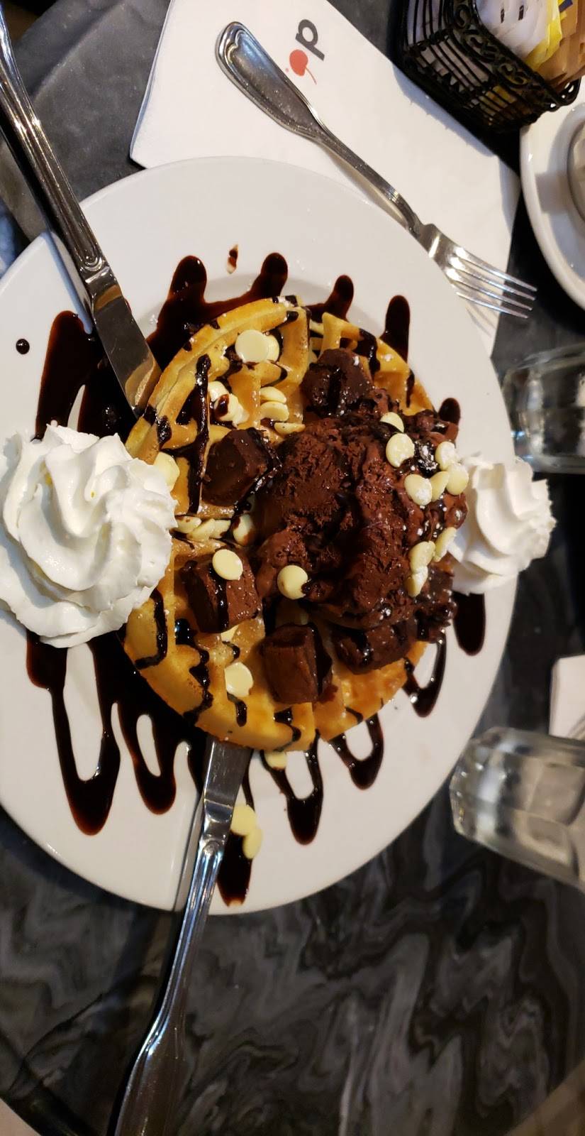 Demetres Kingsway | cafe | 2962 Bloor St W, Etobicoke, ON M8X 1B7, Canada | 4162342233 OR +1 416-234-2233