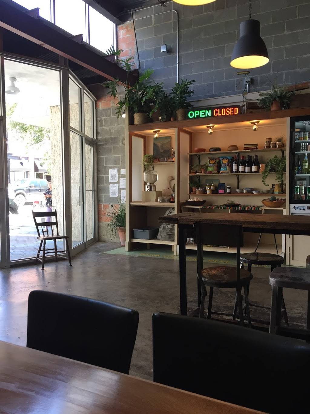 Lucys Snackbar | restaurant | 312 N Chaparral St ste a, Corpus Christi, TX 78401, USA | 3612995040 OR +1 361-299-5040