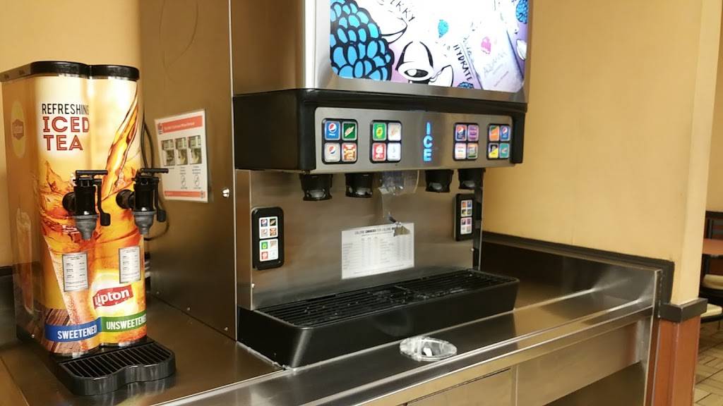 Taco Bell | meal takeaway | 325 S Division St, Harvard, IL 60033, USA | 8159437481 OR +1 815-943-7481