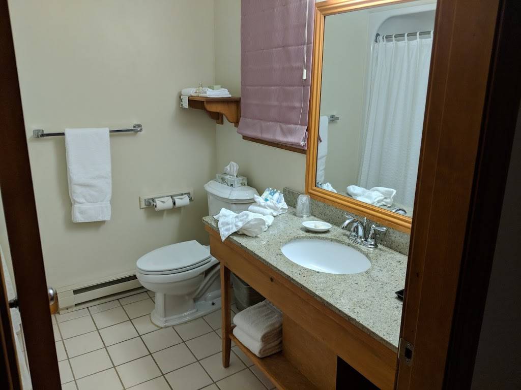 Tugboat Inn | restaurant | 80 Commercial St, Boothbay Harbor, ME 04538, USA | 2076334434 OR +1 207-633-4434