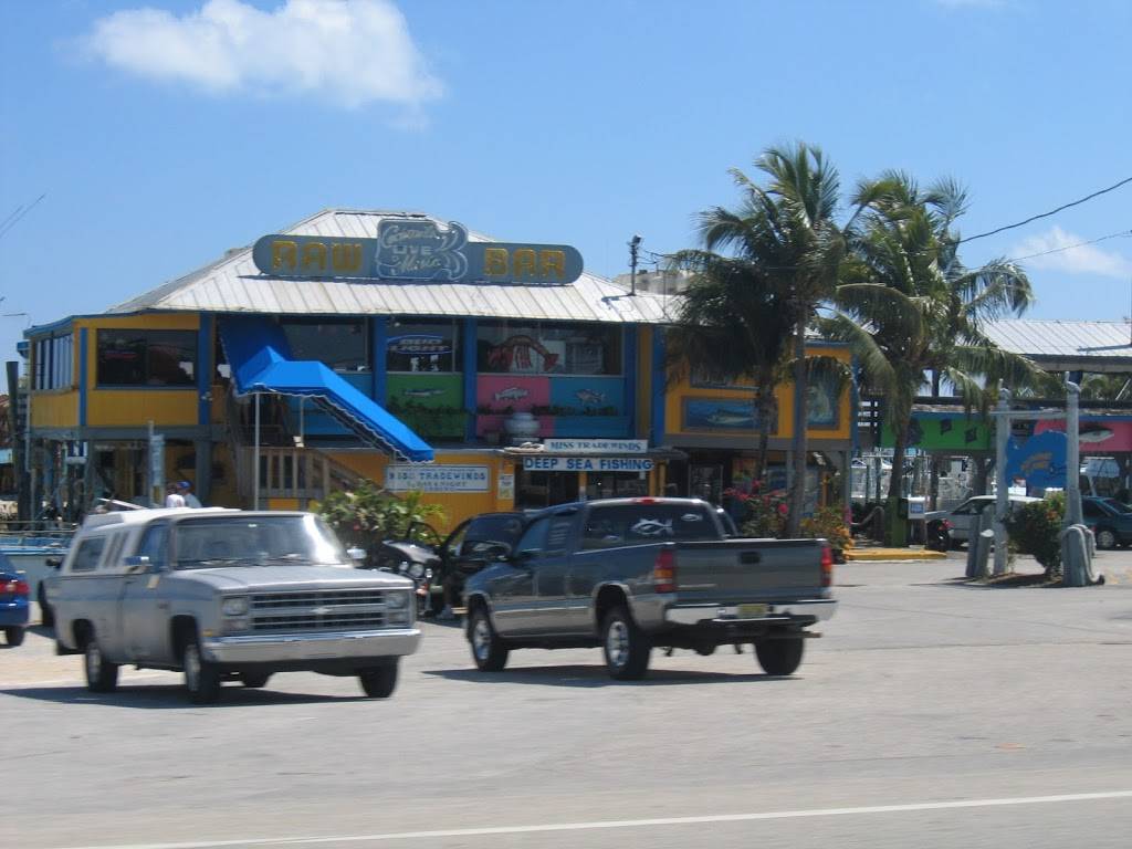 Raw Bar | restaurant | 1 Fishing Village Dr, Key Largo, FL 33037, USA | 3053672611 OR +1 305-367-2611