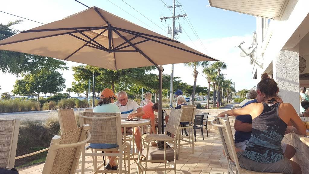 The Waverly Restaurant & Bar | restaurant | 2095 N Beach Rd, Englewood, FL 34223, USA | 9414753500 OR +1 941-475-3500