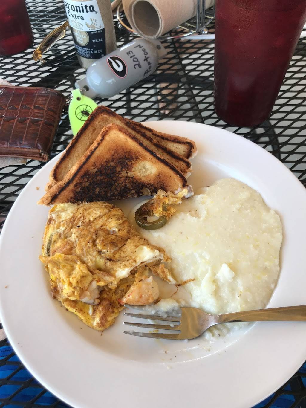 Tillys Tiki Bar and Grill | restaurant | 1476 Harbor Light Marina Rd, Lavonia, GA 30553, USA | 7063560727 OR +1 706-356-0727