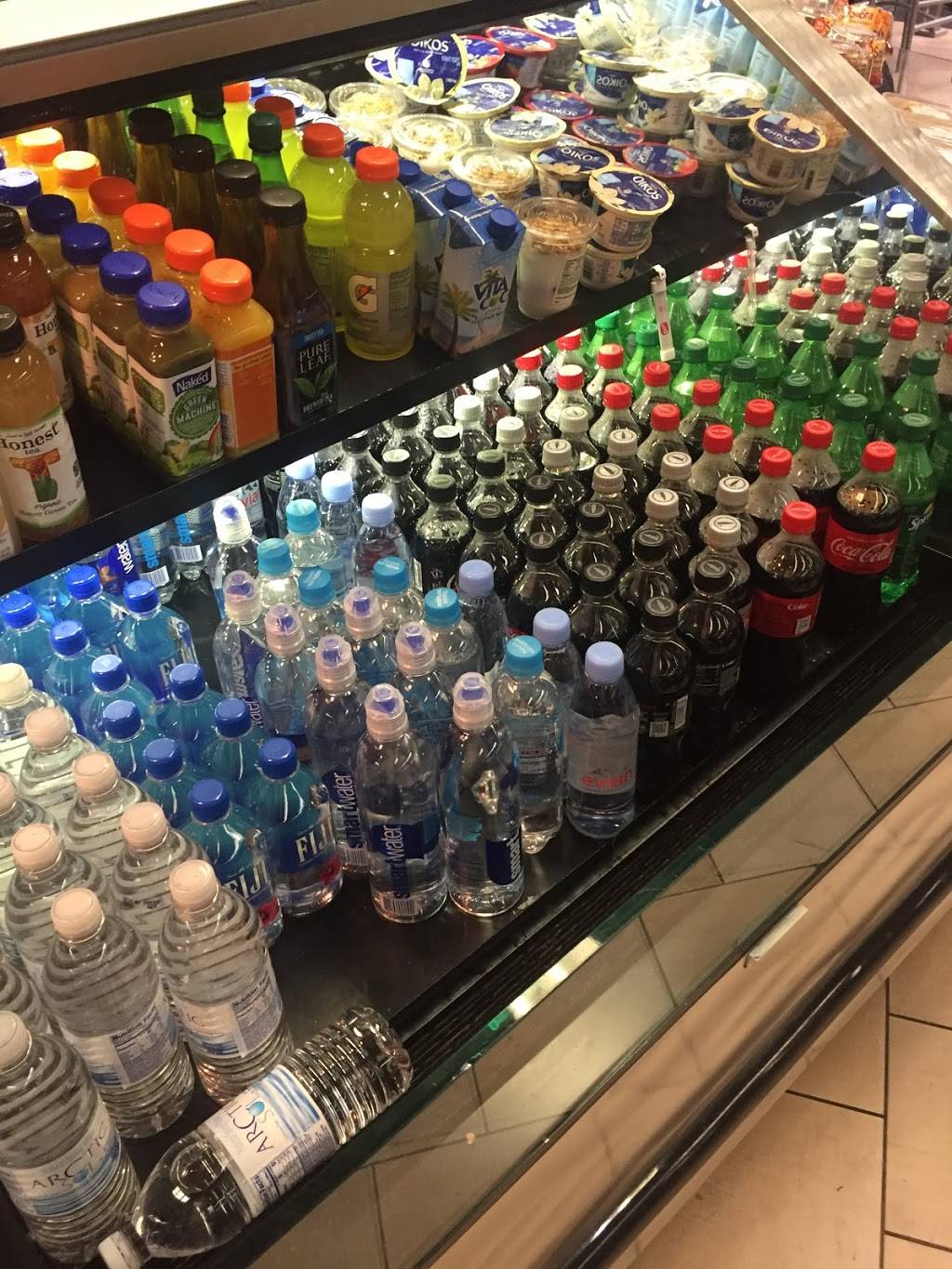 La Tapenade Mediterranean Café | cafe | Terminal 3 10000 W OHare Ave, Chicago, IL 60666, USA | 7736866180 OR +1 773-686-6180