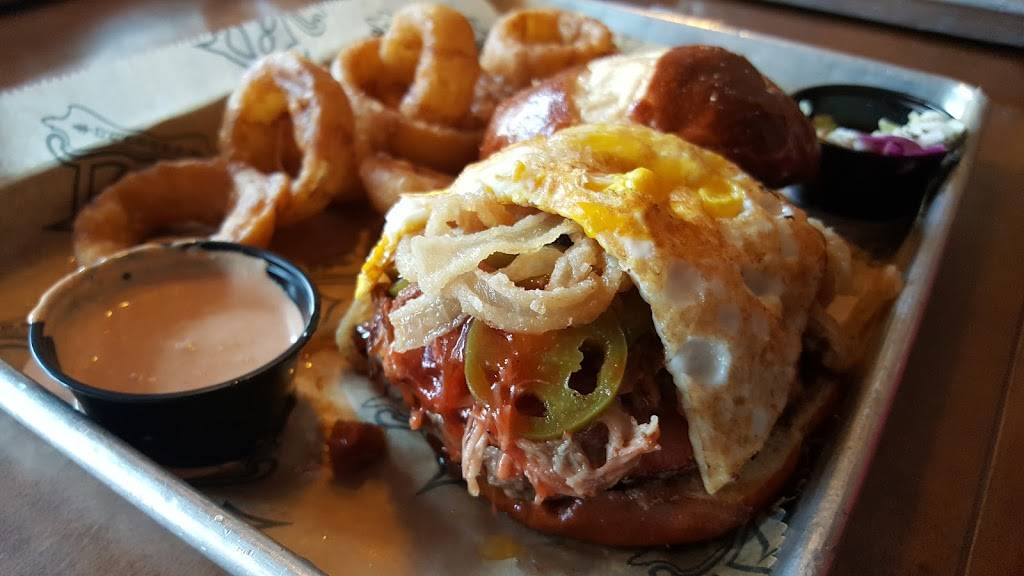 D.C. Cobbs | restaurant | 226 Main St, Woodstock, IL 60098, USA | 8152065580 OR +1 815-206-5580