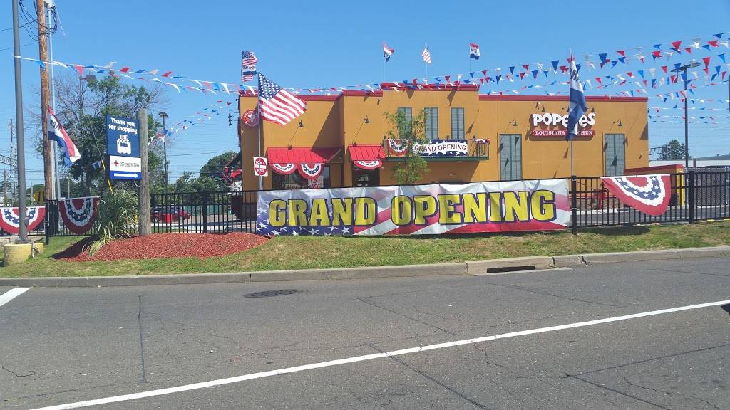 Popeyes Louisiana Kitchen | restaurant | 200 E Main St, Stratford, CT 06614, USA | 2038701657 OR +1 203-870-1657