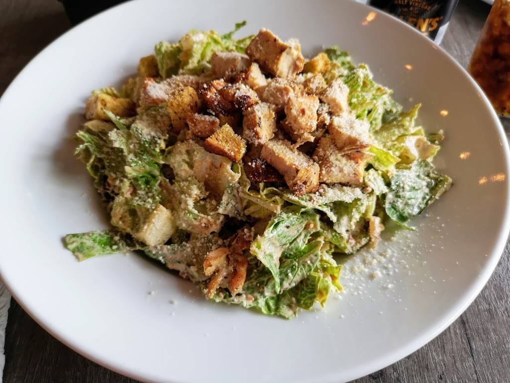 Coops Smokin Wing House | restaurant | 81 Queen St S, Tottenham, ON L0G 1W0, Canada | 9059365050 OR +1 905-936-5050