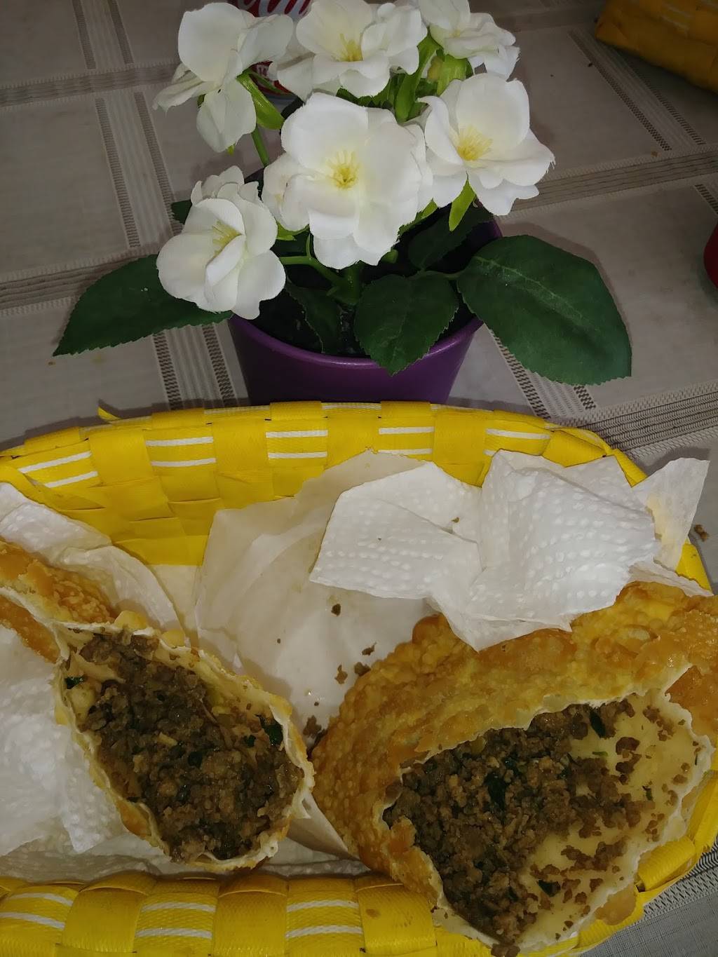 Buenavista Bakery & Cafe | restaurant | 17743 Saticoy St, Reseda, CA 91335, USA | 8183430663 OR +1 818-343-0663