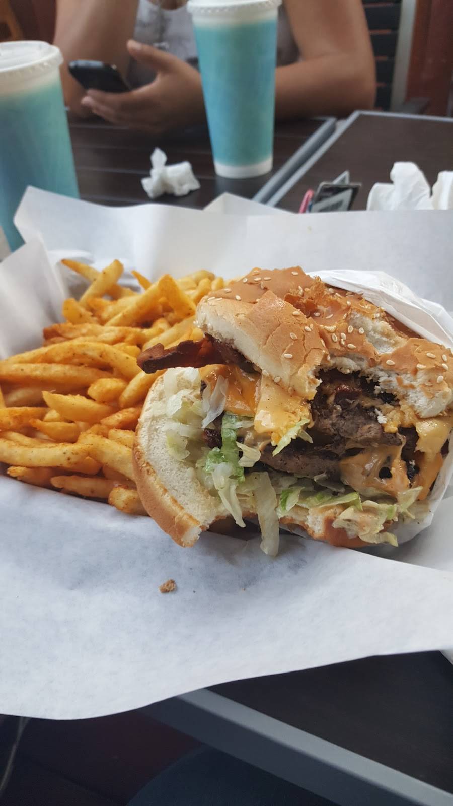 MVPs Grill & Patio | restaurant | 2742 E 4th St, Long Beach, CA 90814, USA | 5624390809 OR +1 562-439-0809