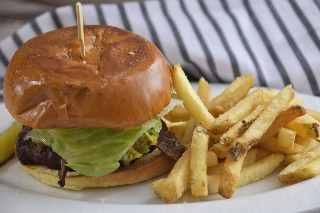 Lunas Italian & Latin Cuisine | restaurant | 945 Saratoga St, Boston, MA 02128, USA | 6174185321 OR +1 617-418-5321