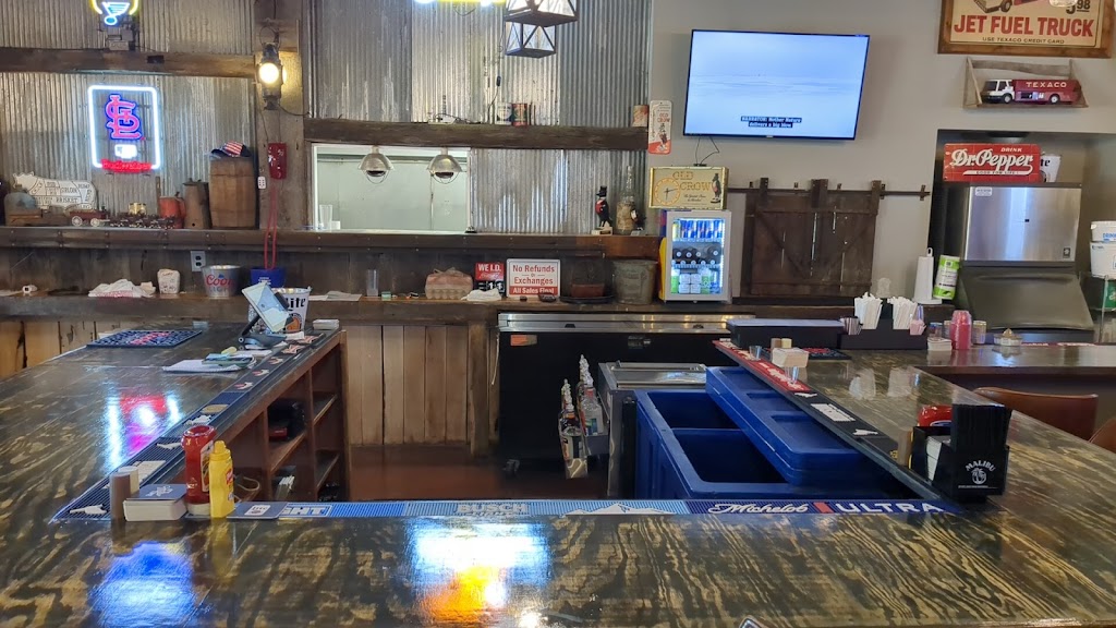 Montreal Pour House | restaurant | 6409 MO-7, Montreal, MO 65591, USA | 5735259411 OR +1 573-525-9411