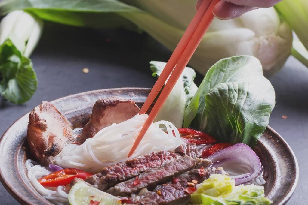 Pho Vrolls Vietnamese & Thai Food | restaurant | 1490 Major MacKenzie Dr W D4, Maple, ON L6A 4H6, Canada | 9054178868 OR +1 905-417-8868