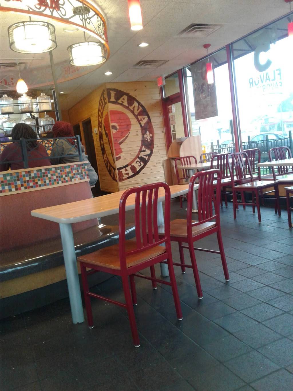 Popeyes Louisiana Kitchen | restaurant | 7525 Good Hope Rd, Milwaukee, WI 53223, USA | 4143539925 OR +1 414-353-9925