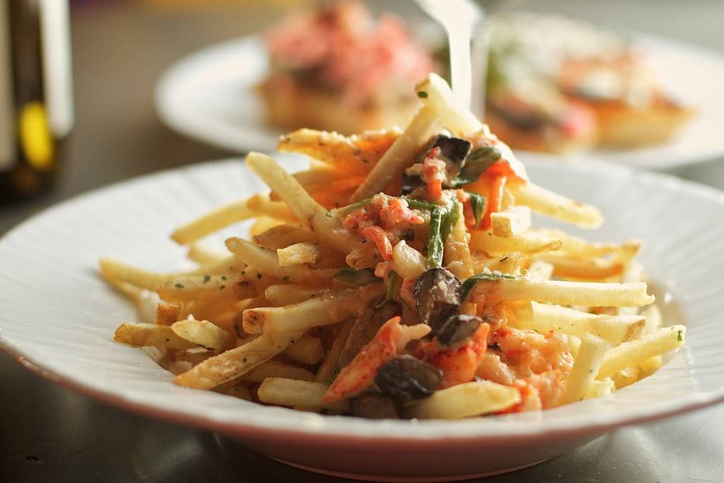 Louies Wine Dive | restaurant | 7100 Wornall Rd, Kansas City, MO 64114, USA | 8165695097 OR +1 816-569-5097