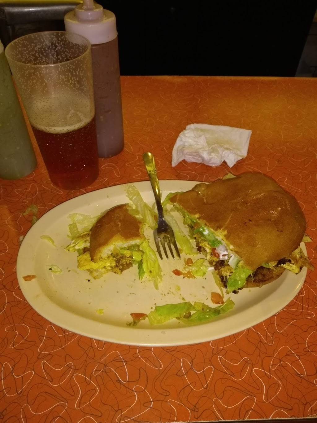 Taqueria El Chorrito | restaurant | 6404 N Clark St, Chicago, IL 60626, USA | 7733810902 OR +1 773-381-0902