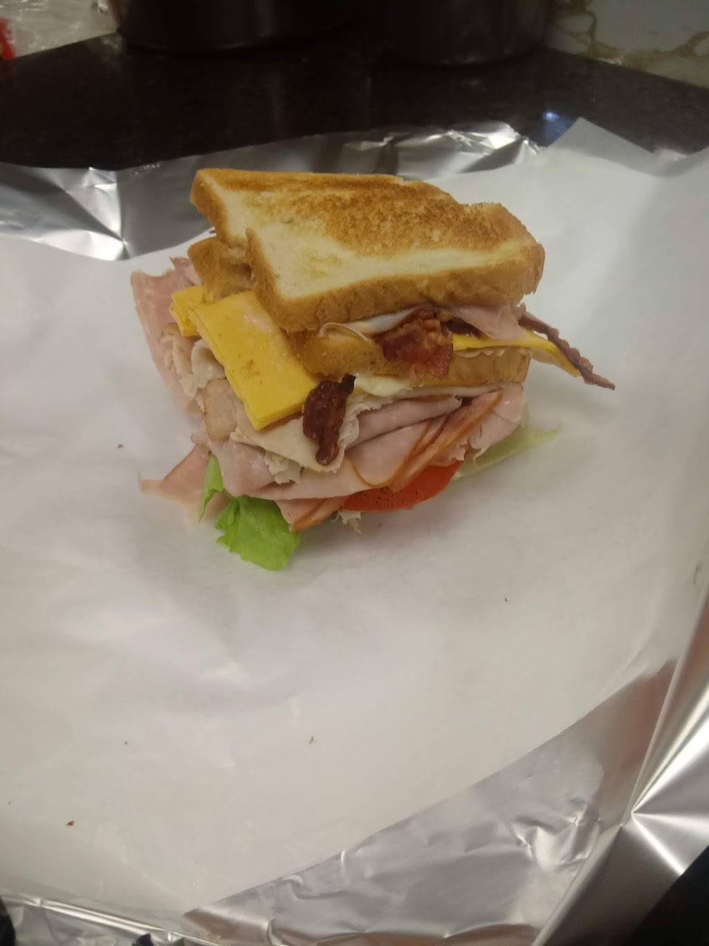 Hot Dog Hut | restaurant | 2102 Williamson Rd NE, Roanoke, VA 24012, USA | 5402939795 OR +1 540-293-9795