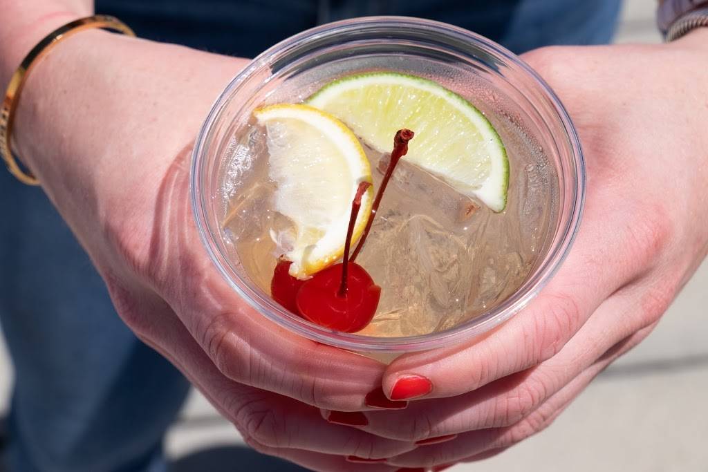 Castaways | cafe | 1603 N Lake Shore Dr, Chicago, IL 60611, USA | 7732811200 OR +1 773-281-1200