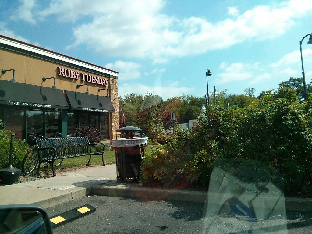 Ruby Tuesday | restaurant | 848 Cottage Grove Rd, Bloomfield, CT 06002, USA | 8607269401 OR +1 860-726-9401