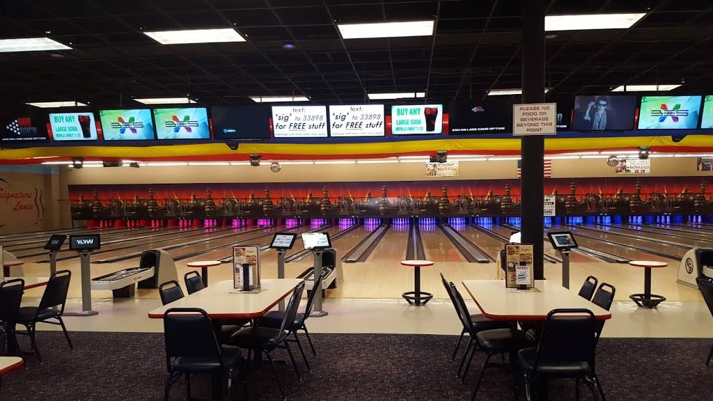 Signature Lanes/Sigs Family Restaurant/Club 300 | night club | 1180 Fremont Ct, Elkhart, IN 46516, USA | 5742961111 OR +1 574-296-1111