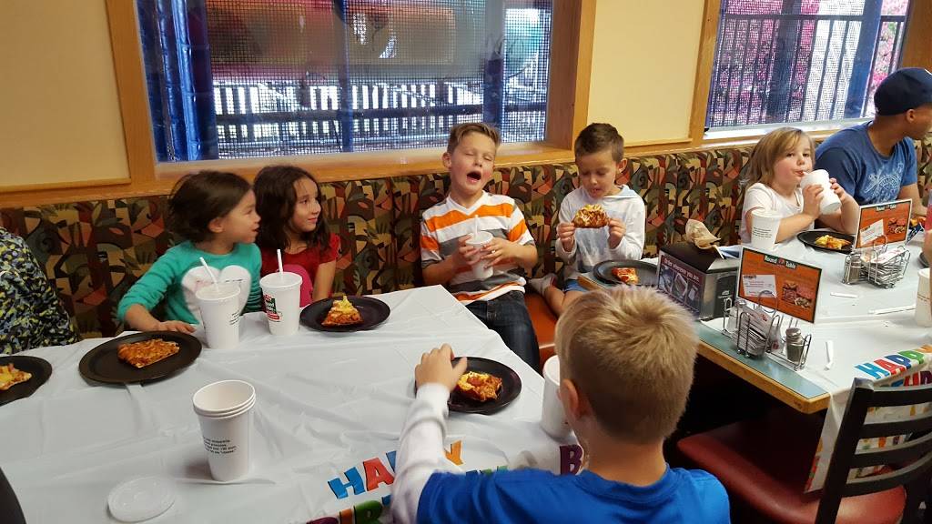 Round Table Pizza | meal takeaway | 16016 Meridian E, Puyallup, WA 98375, USA | 2538405500 OR +1 253-840-5500