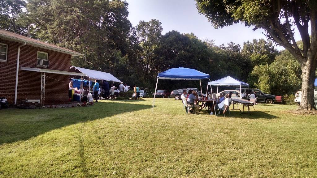 Fancy Follies | restaurant | 4630 Northview St, Winston-Salem, NC 27105, USA | 3362937573 OR +1 336-293-7573