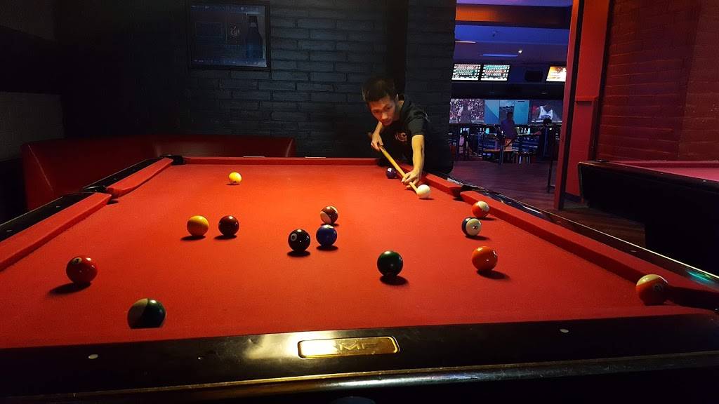 Bowlero Alameda | restaurant | 300 Park St, Alameda, CA 94501, USA | 5105236767 OR +1 510-523-6767