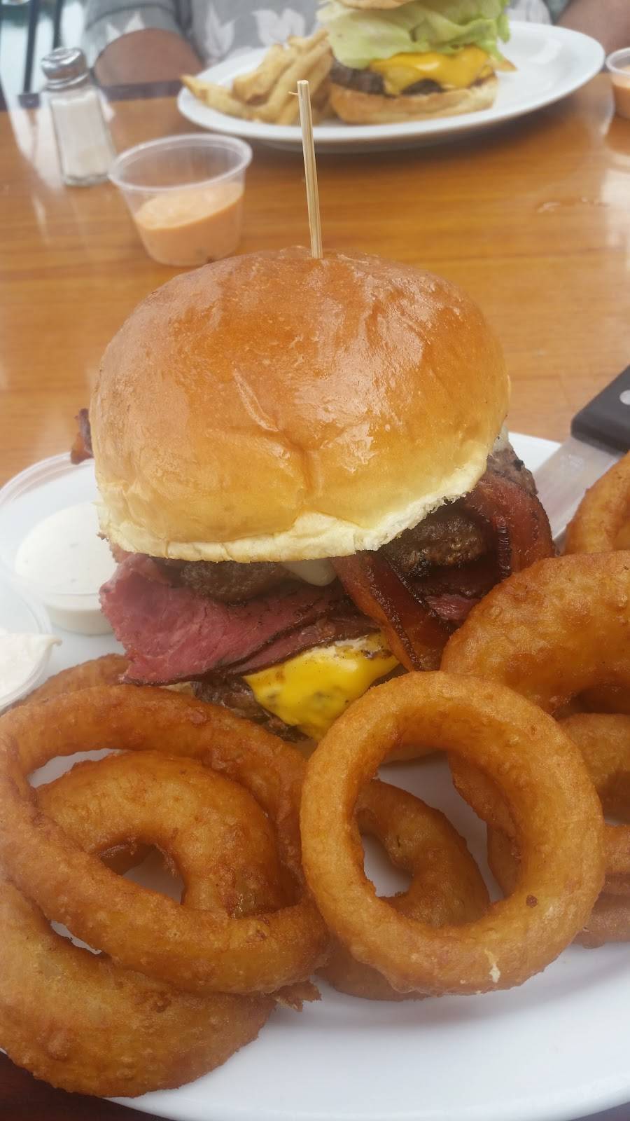 The Lookout Bar & Grill | restaurant | 2800 Harbor Blvd suite B, Oxnard, CA 93035, USA | 8059859300 OR +1 805-985-9300