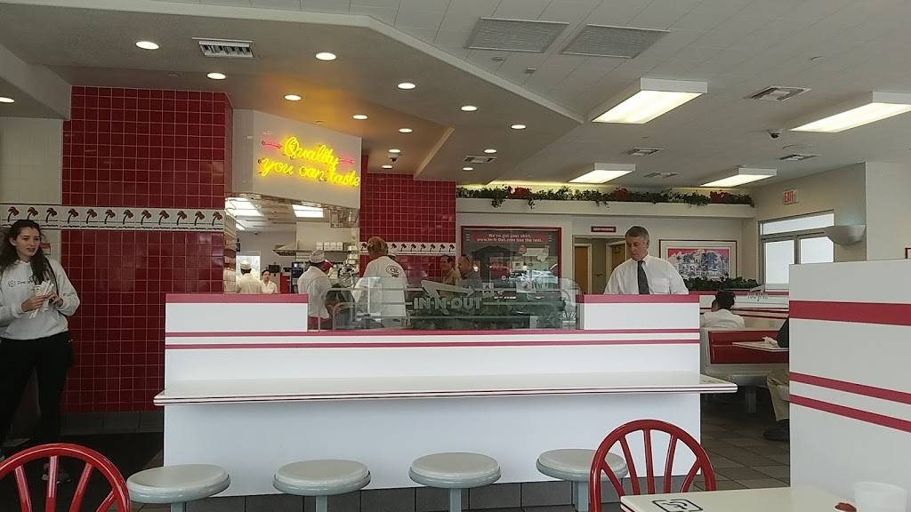 In-N-Out Burger | restaurant | 130 Calle Magdalena, Encinitas, CA 92024, USA | 8007861000 OR +1 800-786-1000