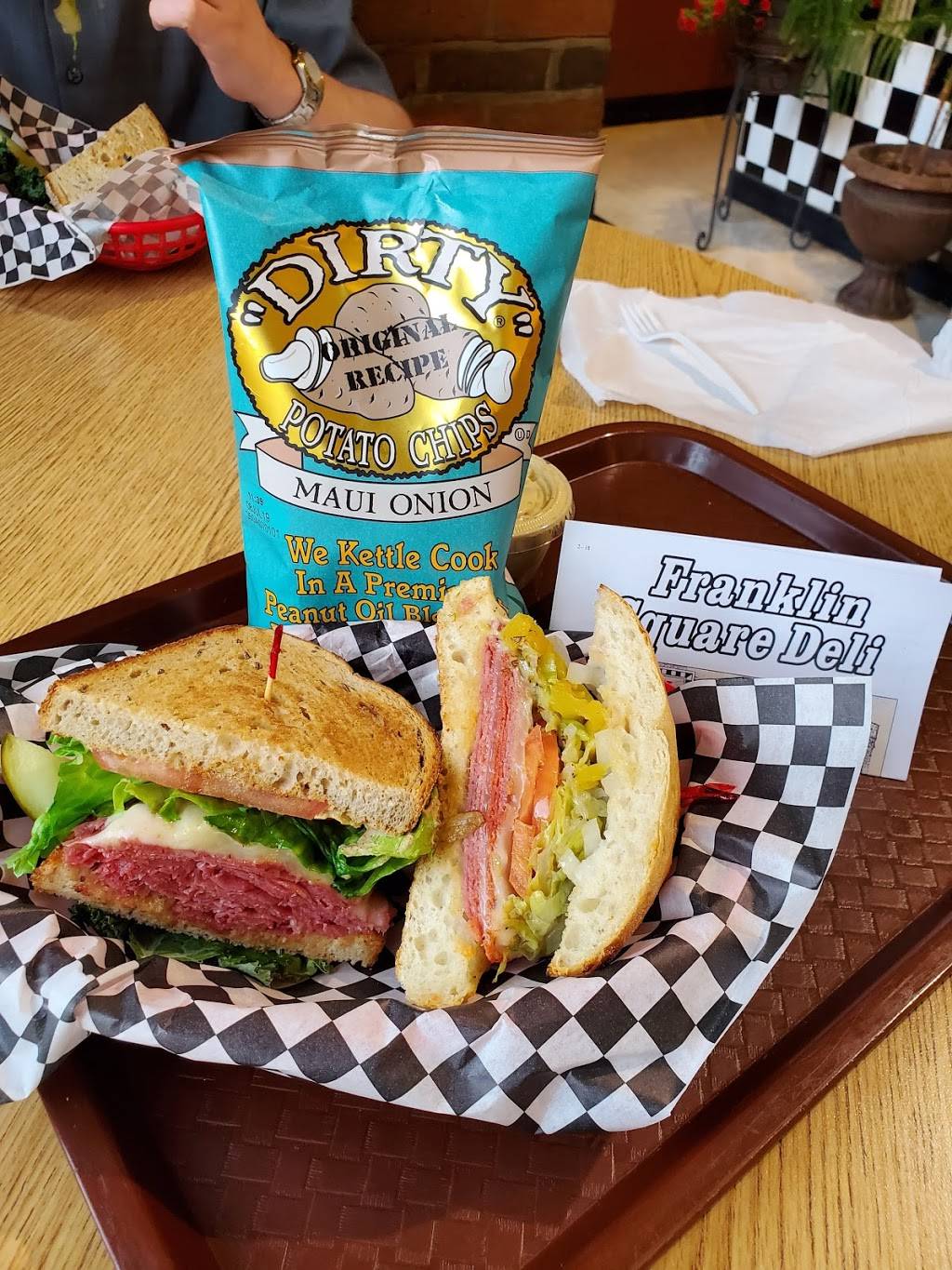 Franklin Square Deli | restaurant | 108 S Water St, Kent, OH 44240, USA | 3306732942 OR +1 330-673-2942